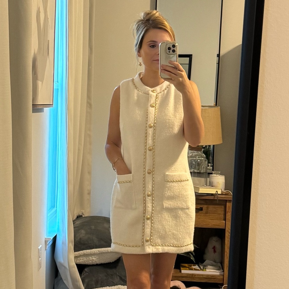 Elegant Cream Sleeveless Dress - Picture 9 of 12